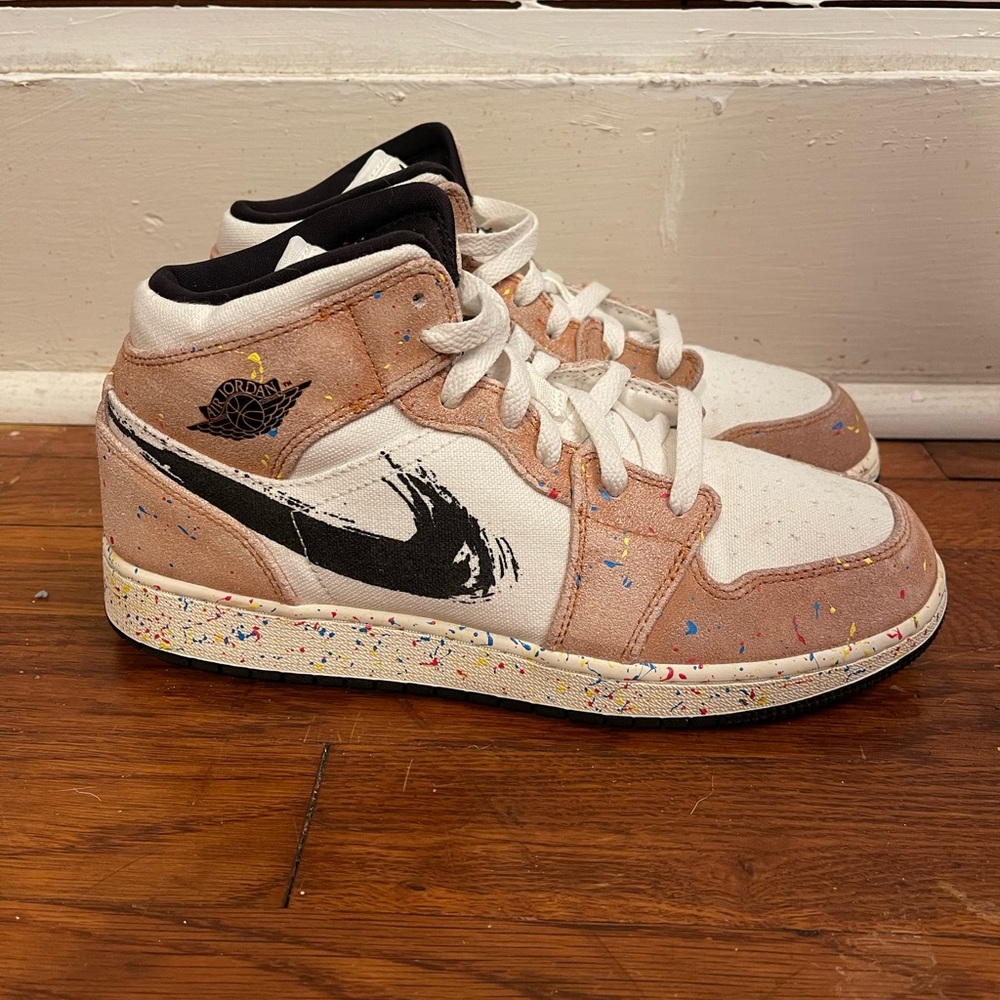 Jordan 1 mid Brushstroke size 7Y or 8.5W
